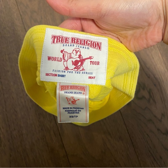 Brand new True Religion yellow shorts xs - Picture 3 of 3